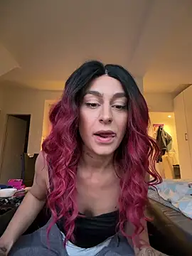 CurlyRouge online show from April 19, 6:10 pm