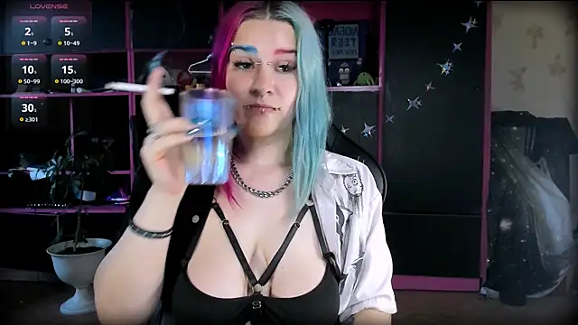 Neon Baddie online show from July 28, 2:24 pm