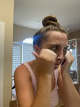 prettykitttty online show from June 20, 1:25 pm