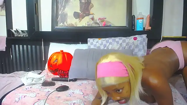 YoungBarbiexx online show from May 16, 12:24 am