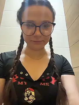 lilimip online show from April 22, 11:07 am