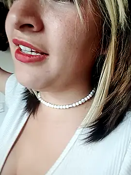 HannaJonnes  online show from April 19, 6:10 pm