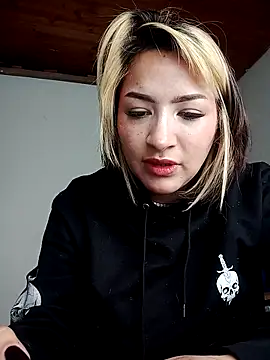 HannaJonnes  online show from April 19, 1:00 pm