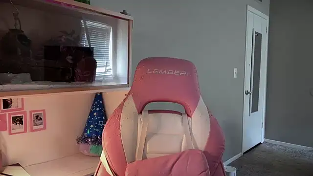 MUSCLEMOMMY1365 online show from June 10, 7:12 pm