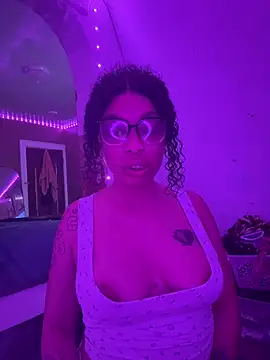 phatpussycat6967 online show from April 14, 9:37 pm