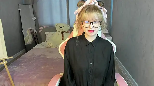 Helen Carson online show from April 21, 1:20 am