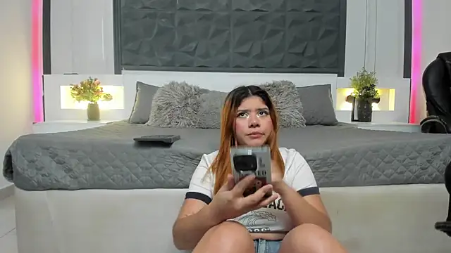 sophia blade  online show from June 5, 3:10 am