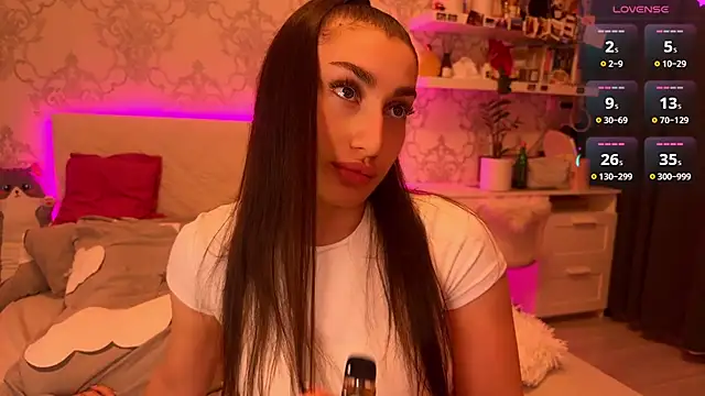 MyNaomi online show from June 28, 9:54 pm