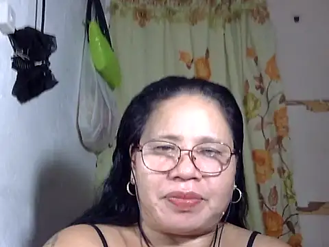 HottyCurlyPeanut online show from June 12, 1:19 pm