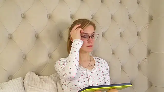 GraceHudsons online show from April 23, 12:29 pm