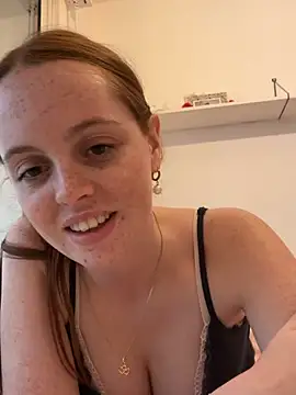 lilysmn online show from April 15, 6:19 pm