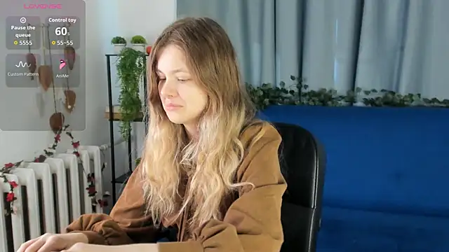 Glitch Doll online show from May 2, 5:55 am