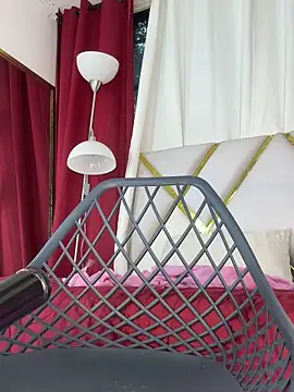 Lila-pinkky online show from April 29, 5:51 pm