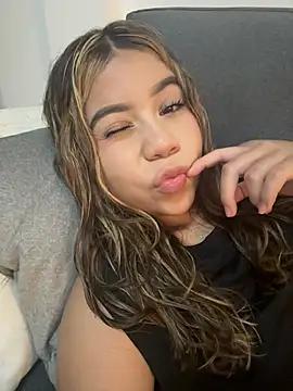 M1la 18 online show from June 25, 4:34 am