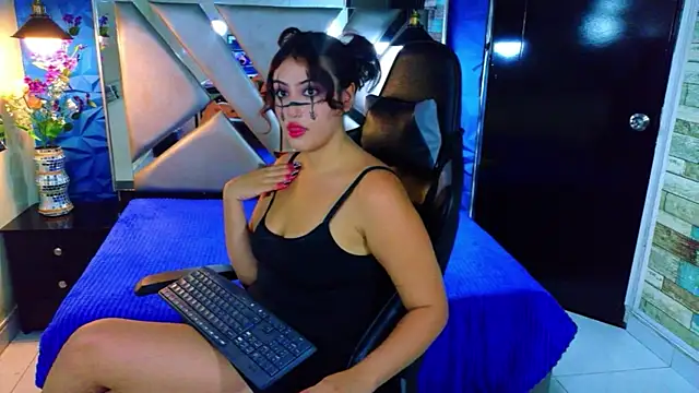 Karim TheRouse online show from April 20, 7:17 pm