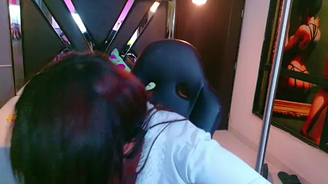 Karim TheRouse online show from April 25, 1:41 pm