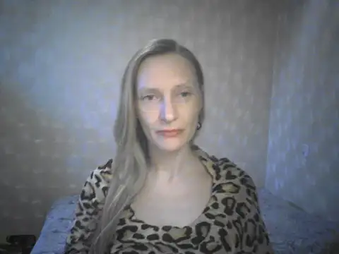 LunaBelle8 online show from April 23, 5:15 pm