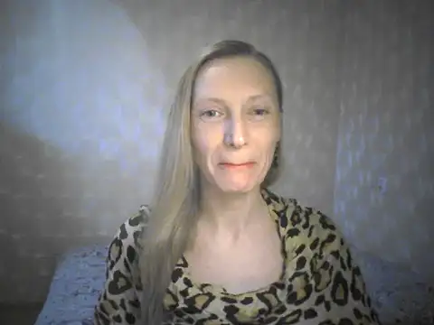 LunaBelle8 online show from May 1, 4:10 pm