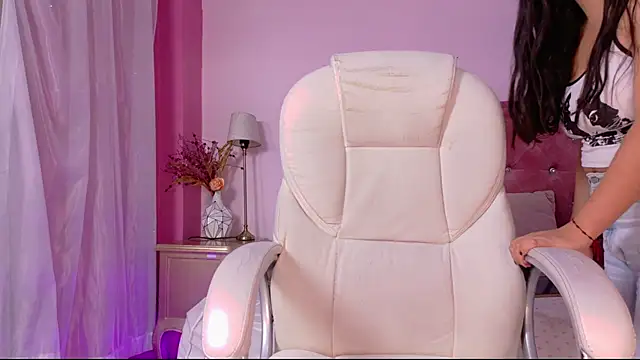 Maggiee 1 online show from April 29, 7:19 pm