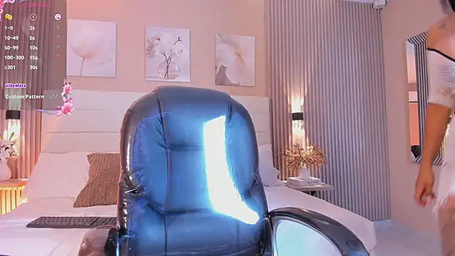 SofiaThonsonn online show from May 2, 8:12 pm