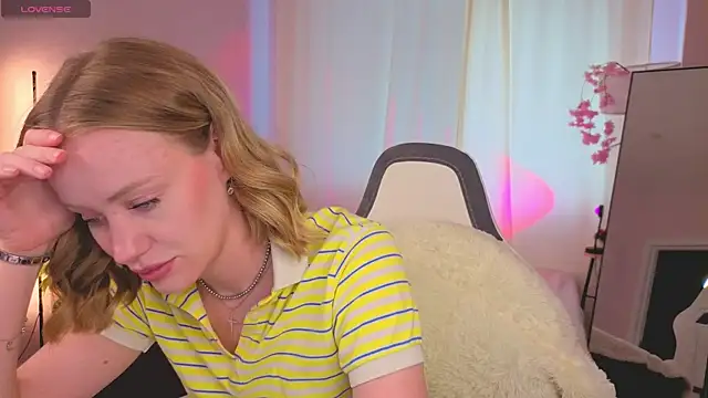 EvaHamilton online show from July 14, 2:05 am