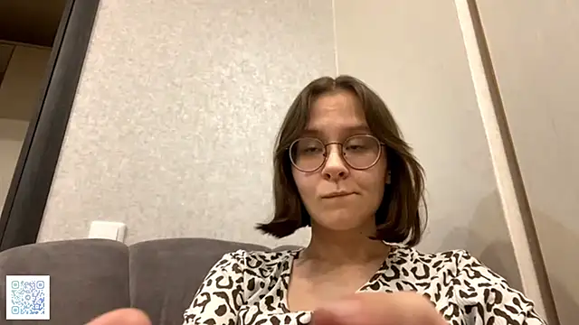 AlmaMitchell online show from April 20, 8:01 pm