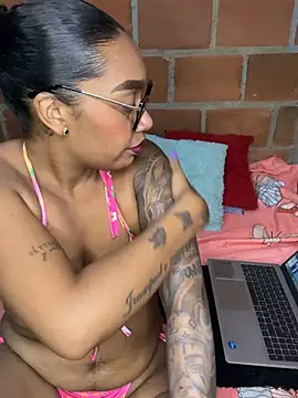 Piel Canela online show from July 9, 3:20 am