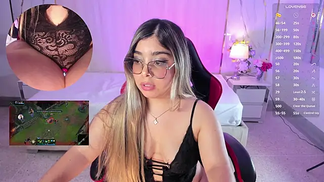 EmilyRicci  online show from April 23, 10:45 pm