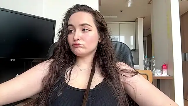 Emilly Cart online show from July 28, 3:26 am