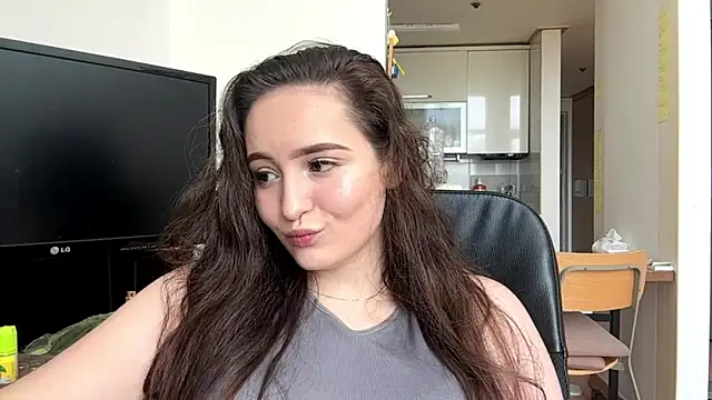 Emilly Cart online show from June 17, 3:52 am