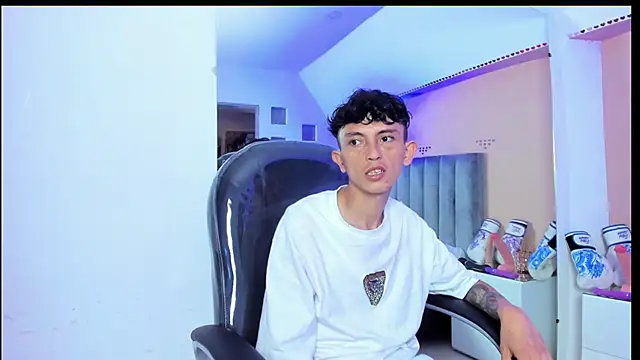 ARIANA CRI-X online show from June 19, 12:52 pm