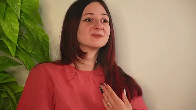 WinnieDols online show from April 22, 2:03 pm