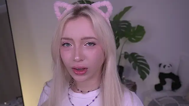 KitsuWaifu online show from April 21, 2:35 pm