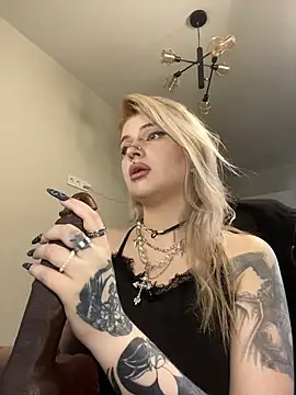 DriveThruCiri online show from April 26, 7:50 am