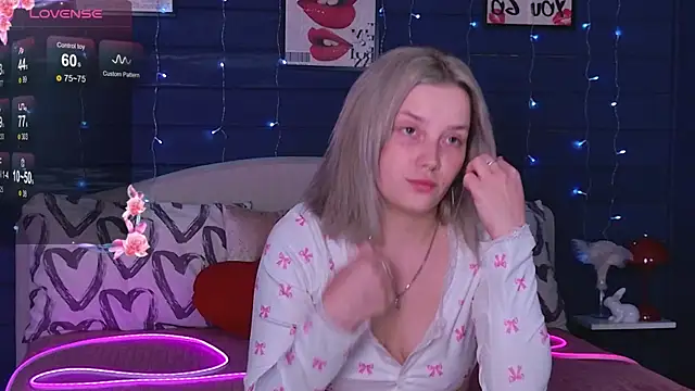 Crystal  Jull online show from May 19, 2:29 am