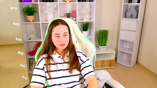 NadinnL online show from April 26, 7:39 am