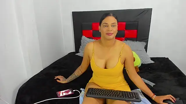 camila valenciia  online show from June 10, 12:32 am