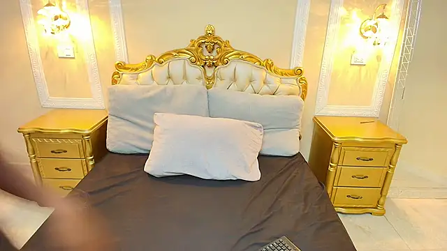 PaulineKosh online show from June 12, 7:44 pm