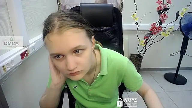  donnaSia  online show from July 21, 10:49 am