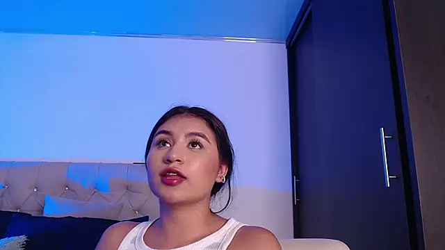 zayda23 online show from July 8, 1:52 am