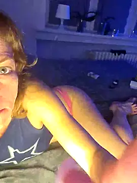 SweetLuc11 online show from May 4, 1:42 am