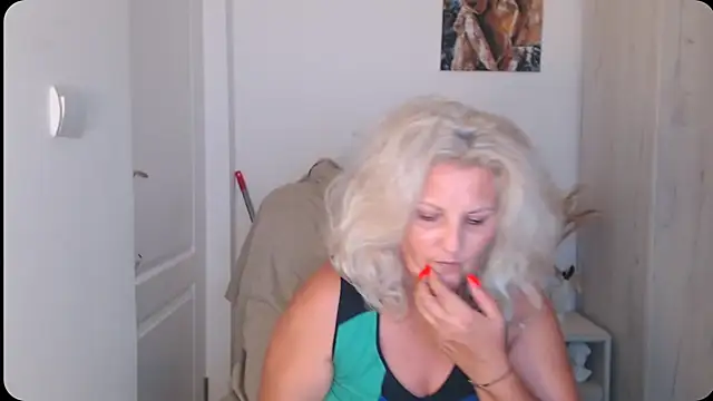 Divineblond online show from July 23, 1:58 am