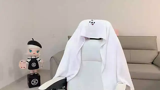 Hanzaizai32902 online show from July 9, 8:00 pm
