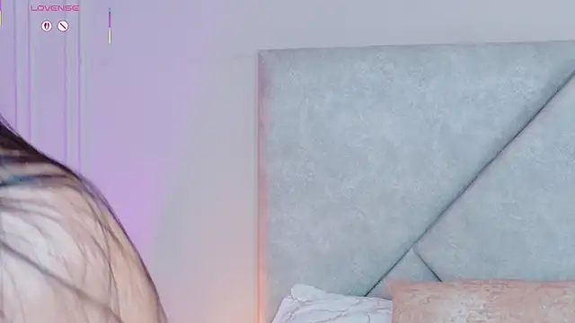 MaddisonEvanss online show from May 4, 8:45 pm