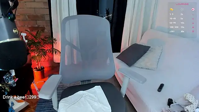 MissBronte online show from June 14, 2:24 am