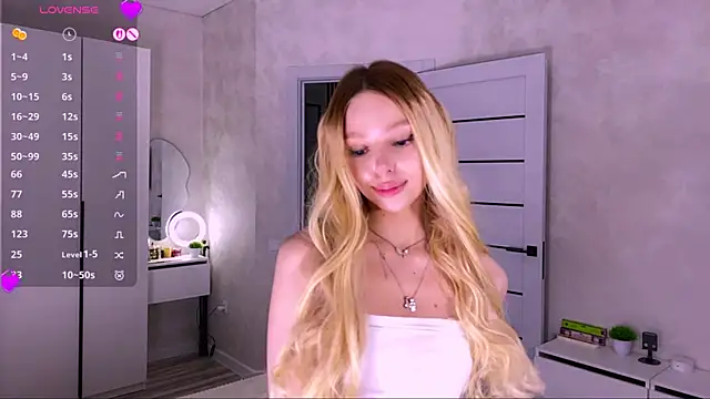 Mooniesiesita online show from July 17, 10:13 pm