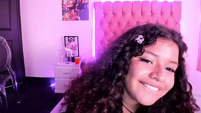 Tulipxo online show from April 25, 1:41 pm