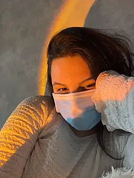 RoseSavoy online show from April 28, 6:45 pm