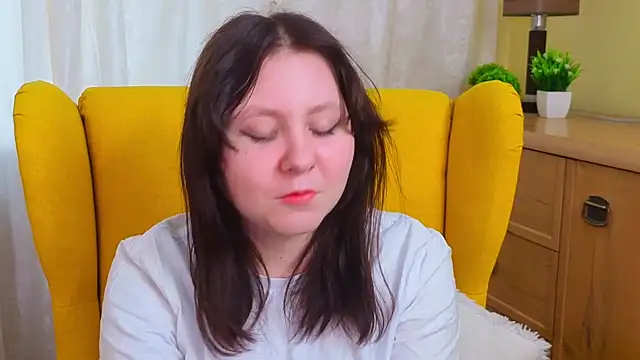 MaliaDemus online show from April 28, 1:15 pm