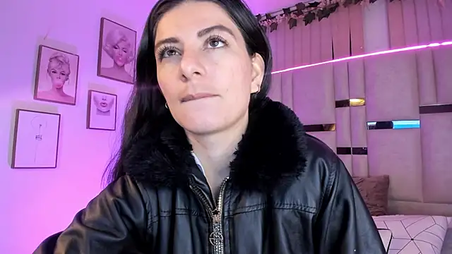 mariana  thompson online show from July 28, 2:42 am